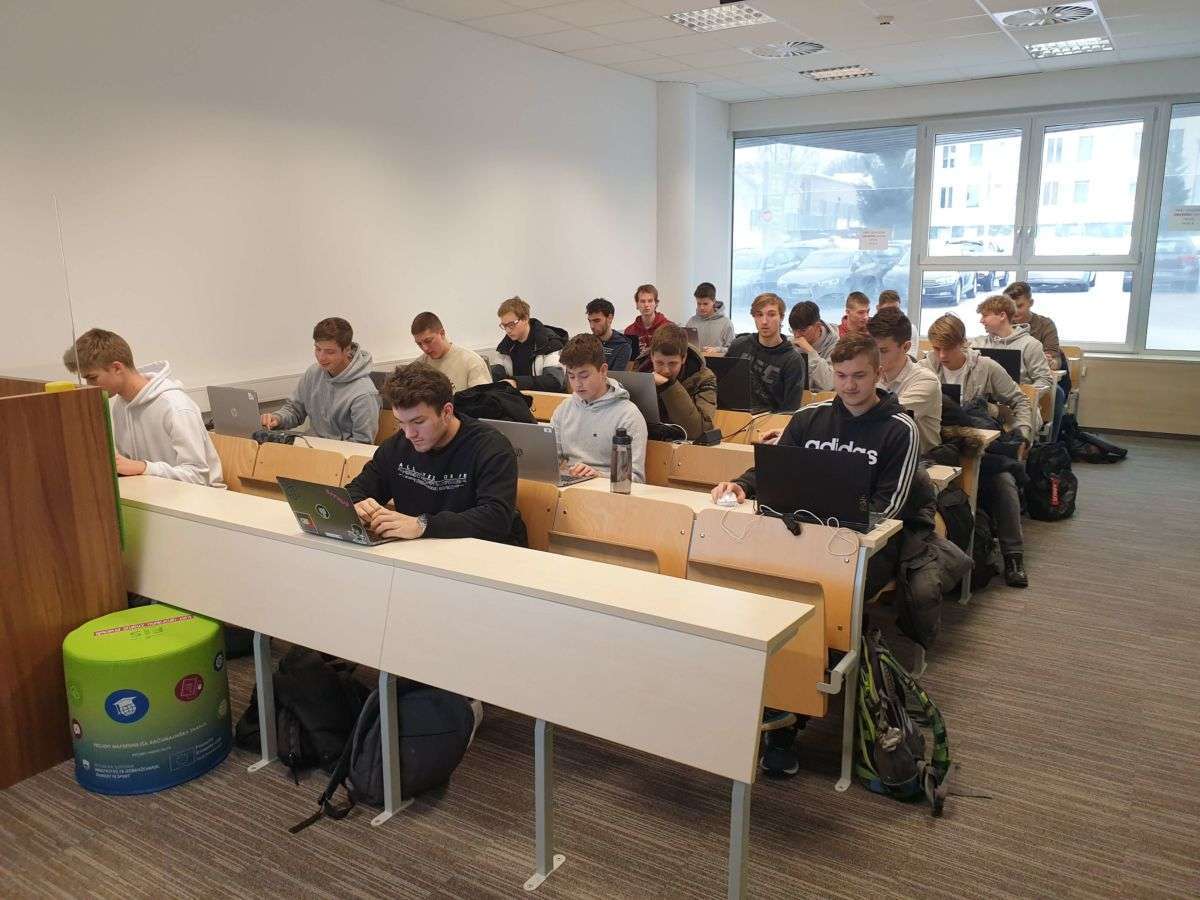 FOTO: Tekmovanje iz znanja računalništva in spletnih tehnologij na FIŠ
