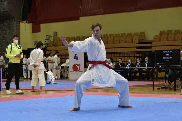 FOTO: Uspešni nastopi karateistov Nm in Črnomlja