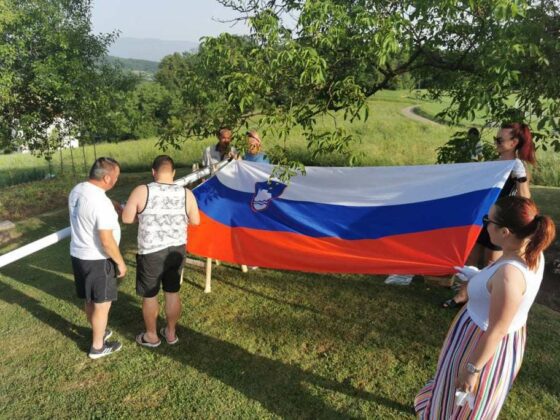 FOTO: V Gorenji vasi plapola slovenska zastava