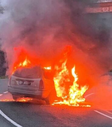 FOTO: Vozilo pokončal ogenj