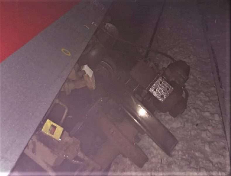 FOTO: Pri Birčni vasi iztiril vlak. Brez huje poškodovanih.