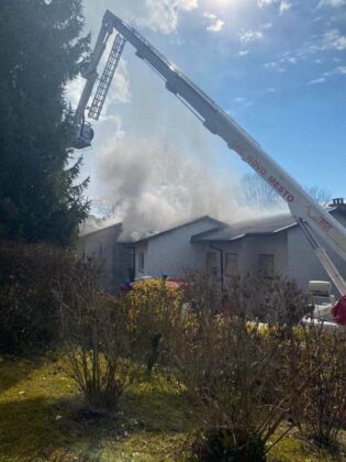 V&F: Ogenj nad hišo, k sreči brez poškodovanih