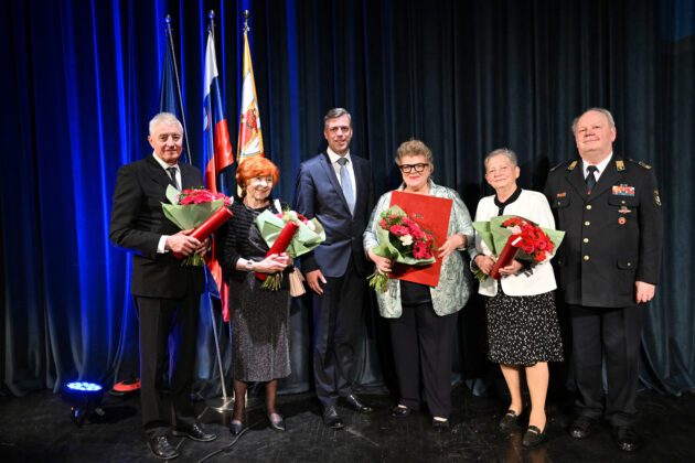 Podelili občinska priznanja in nagrade, častna občanka Branka Bukovec