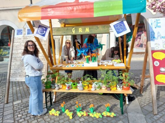 FOTO: Dan Zemlje na Glavnem trgu - 'Mladi in okolje'