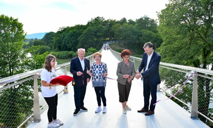 FOTO: V Irči vasi slovesno odprli most
