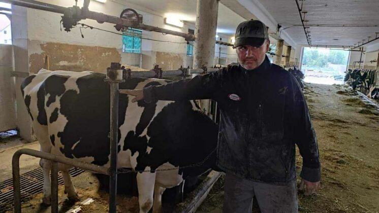 FOTO: Kmetje z JV Slovenije na pomoč prizadetim s krmo za živino